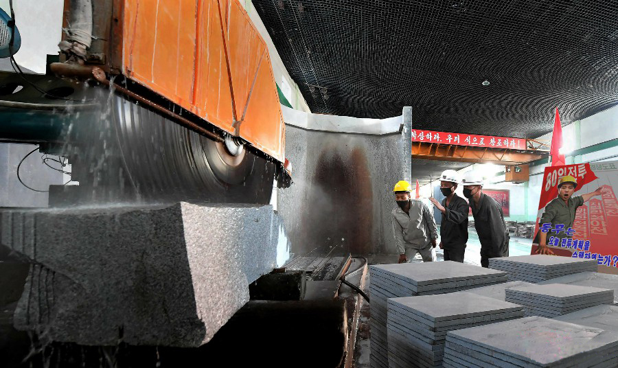 11-80일전투의 불길드높이 생산적앙양을!